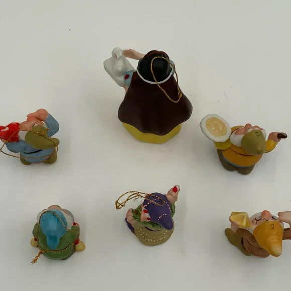 Share Vintage 1970s Schmid Disney Snow White & the Seven Dwarfs Figurine Set (5) - Picture 4 of 11